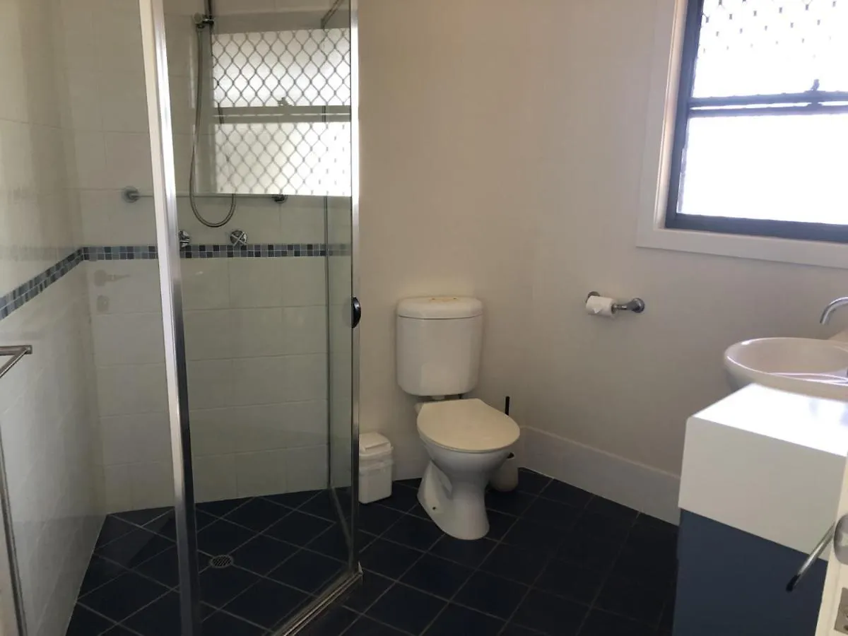 Tangalooma Holiday House 0*,